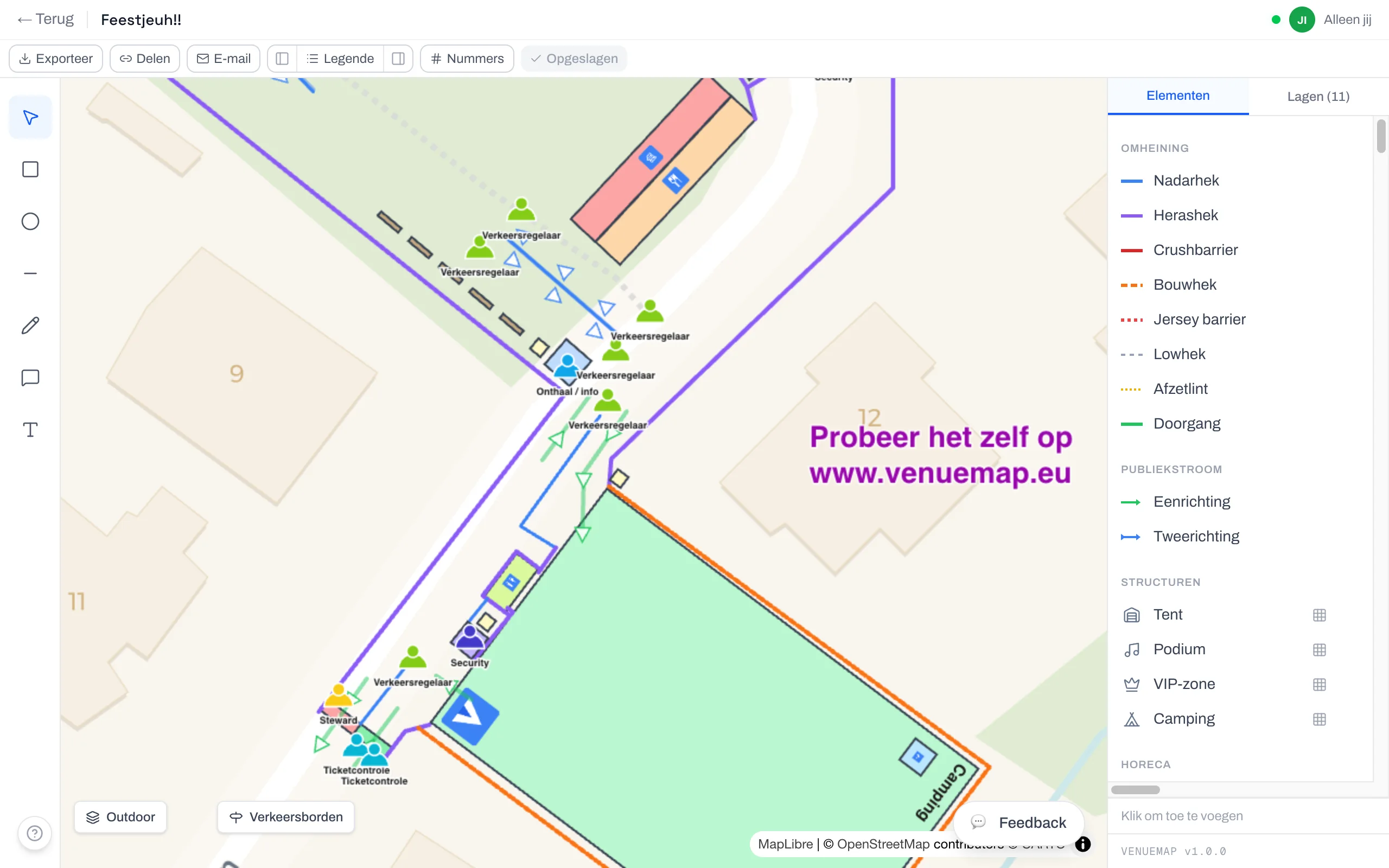 Looproutes over het terrein met richtingspijlen, langs verkeersregelaars en het onthaalpunt, naast de bibliotheek met eenrichting en tweerichting.