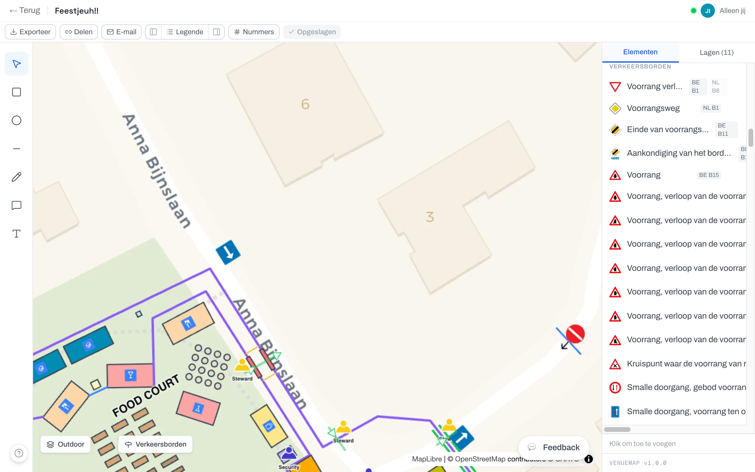 De verkeersbordenbibliotheek met Belgische en Nederlandse borden, elk met een badge die het land en de officiële code toont.